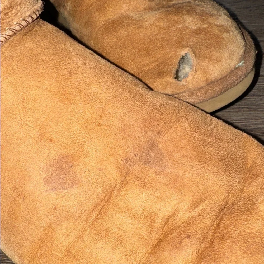 UGG Bailey Button Triplet Boots Chestnut FLAWED